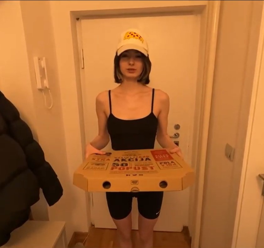 แอบกินต้องจิ๋มแหก Cutie Kim Sexy Delivery Girl Ate my Pizza