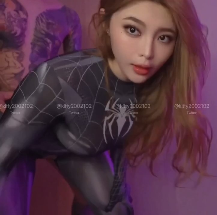 น้ำชุ่มฉ่ำเต็มปาก kitty2002102 spidergirlxxx