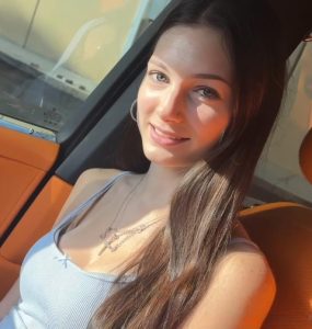 คลิปโป๊ซับไทย Beautiful petite 23 years old Sophie Tyler is getting fucked in a car