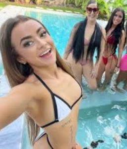 ถ่ายแบบซัมเมอร์ Secretly sex with an electrician – Nikki Nicole