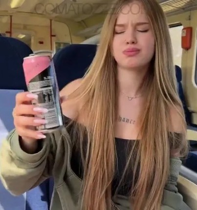 Comatozze โชว์เสียวบนรถไฟ Stranger sat next to me on train